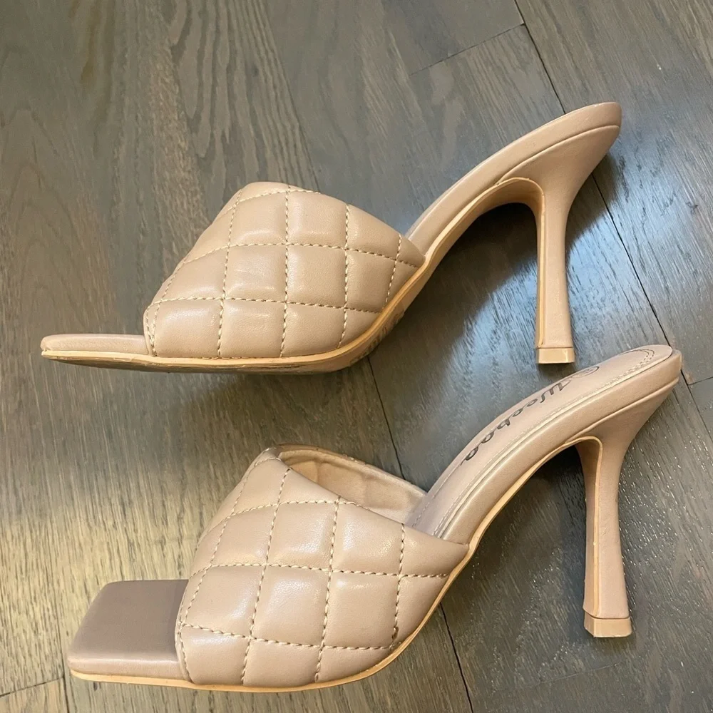 Bottega-like heels size 6.5